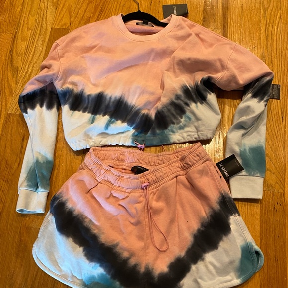 Forever 21 pink blue white tie dye crop top sweatshirt shorts matching set - Picture 16 of 16